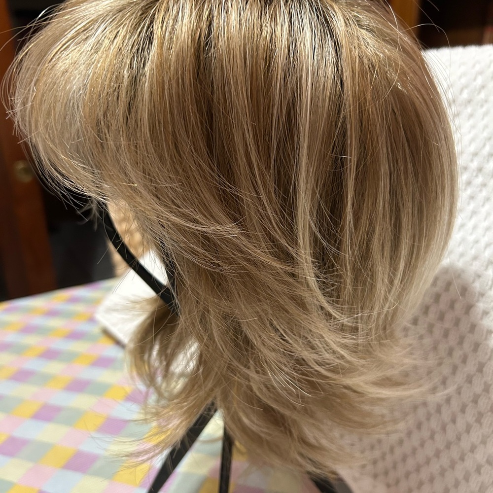 Wig, multi blonde, medical grade. - Picture 7 of 8